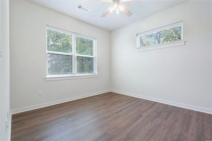 Building Photo - 605 Whitham Ave