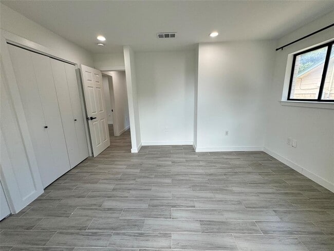 Building Photo - 2500 Harrowden Dr