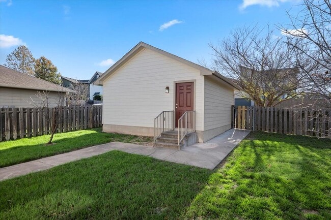 Building Photo - 6001 Perlita Dr
