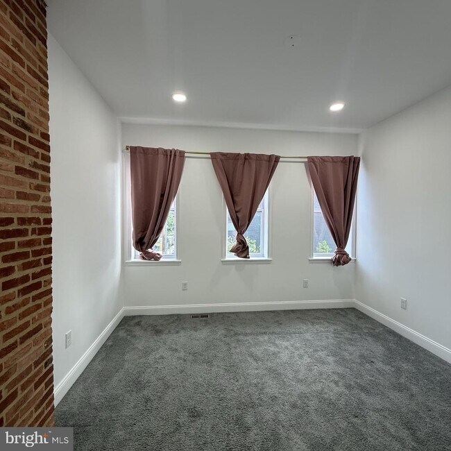 Building Photo - 1432 E Lanvale St