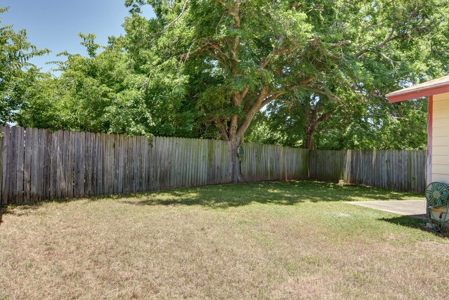 Building Photo - 410 Vista W Ct