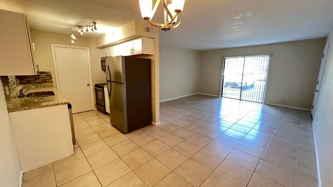 Building Photo - Cozy 2 BD/ 2 BA Apartment in Palm Bay! Was...