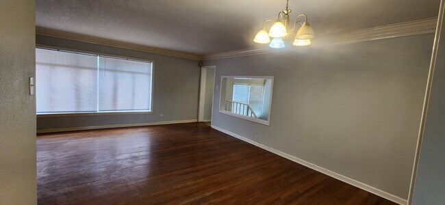 Building Photo - For Rent- Terrell Hills -2bed, 2 bath Home