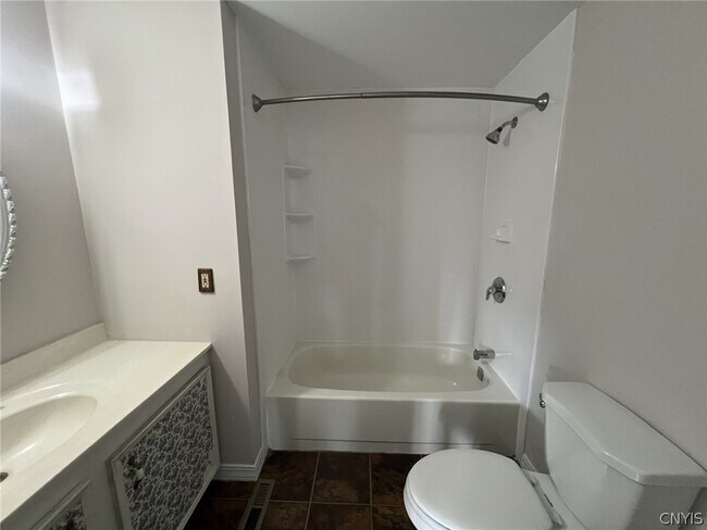 Building Photo - 10 Echodale Ave