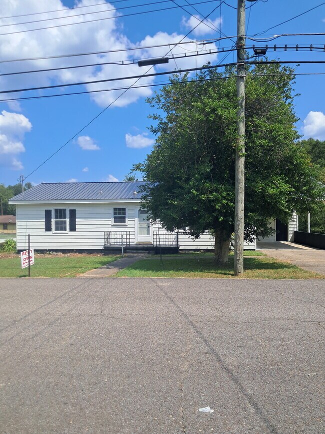 Building Photo - 806 Miller Ave