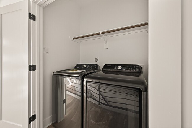 Building Photo - 2475 Carmel St