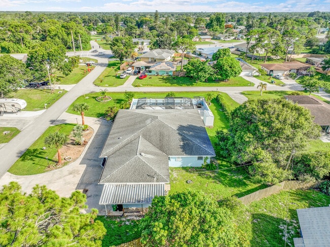 Building Photo - 154 SE Naranja Ave