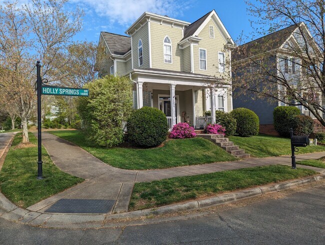 Building Photo - 2Br/2Bth House Walking Distance to Carolin...