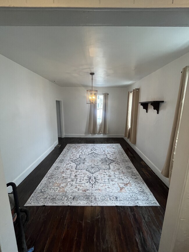 Building Photo - 303 W Main St