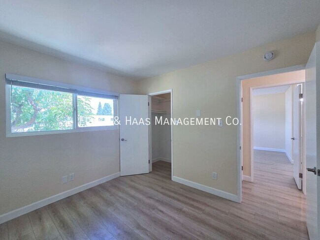 Building Photo - 5535 Ackerfield Ave