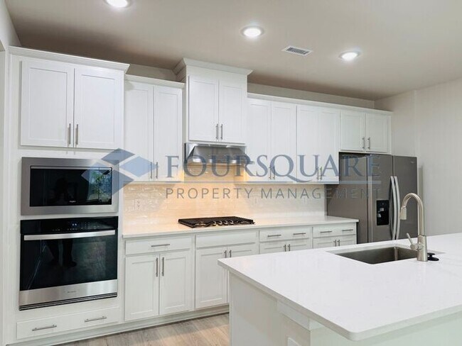Building Photo - Modern 4-Bed / 2.5-Bath Single-Family Home with Loft, Gas Fireplace & 2-Car Garage – Near Downtow...