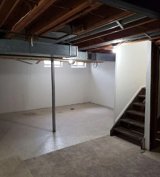 Building Photo - $2,175 Chapel Hill Condo For Rent