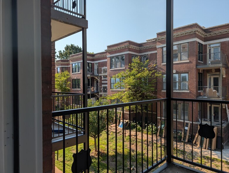 Building Photo - 533 Clara Ave