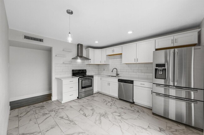 Building Photo - 4940 Watkins Dr