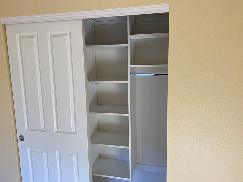 Building Photo - 4110 S Lake Dr