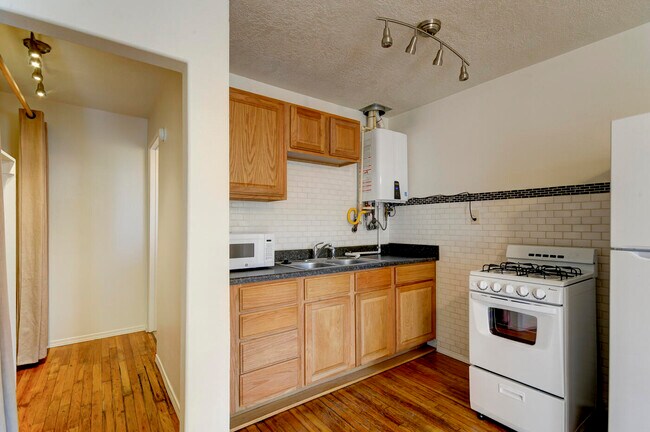 Building Photo - 306 Stanford Dr SE
