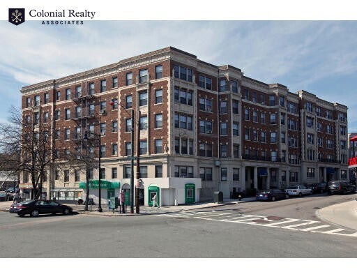 Building Photo - 370 Chestnut Hill Ave