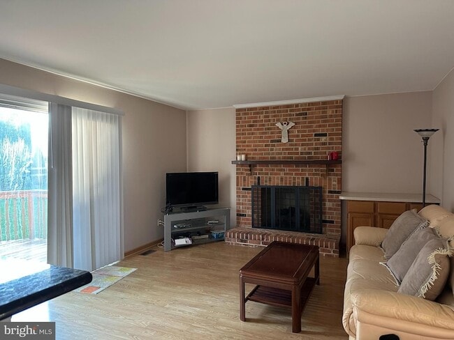 Building Photo - 703 Lora Ln