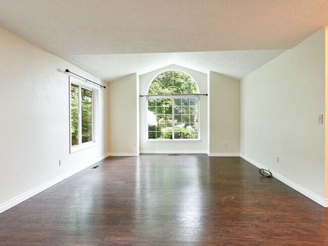 Building Photo - 3 bed, 2 bath single-level home in South Salem