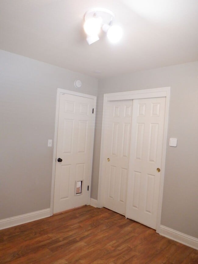 Building Photo - Cul De Sac Cutie in the City