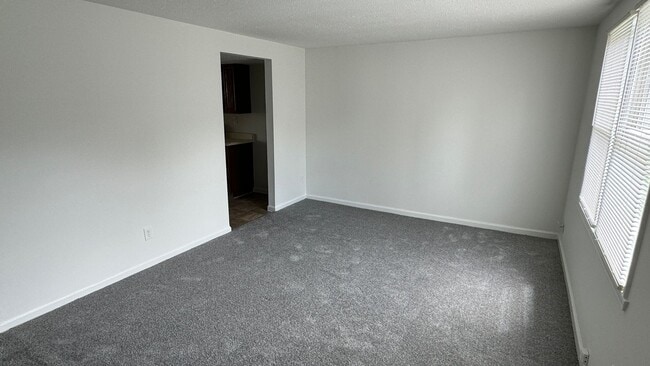 Building Photo - Good Value 3 BR / 1.5 Bath Glen Allen Townhome with Fenced Yard