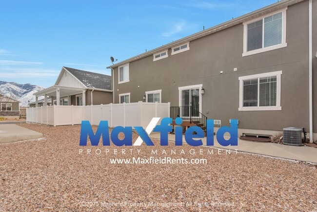 Building Photo - Pet Friendly - Draper Townhome 3 BD 3 BA 2...