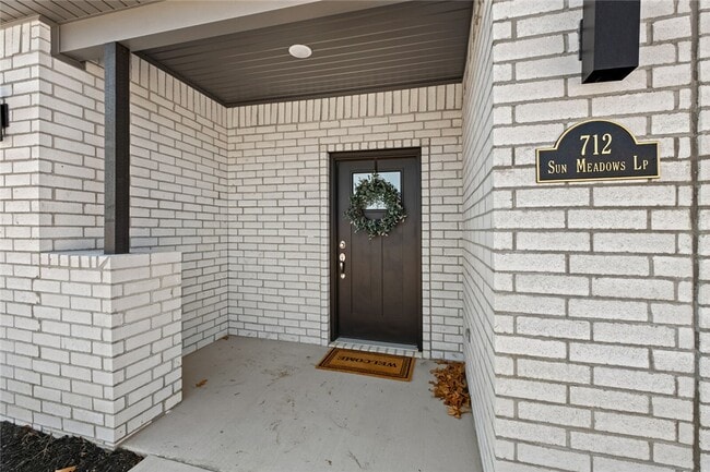 Building Photo - 712 Sun Meadows Loop