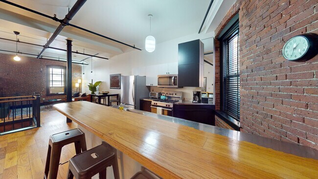 Building Photo - 19 Stanhope St