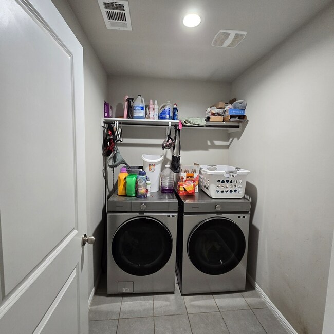 Building Photo - 7003 Adenium Rd