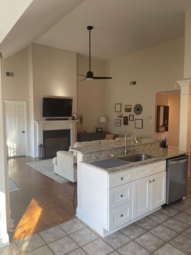 Building Photo - Eastside Three Bedroom Available for Rent July 2026