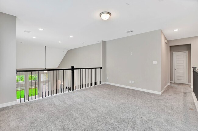 Building Photo - 360 Mallorn Ln