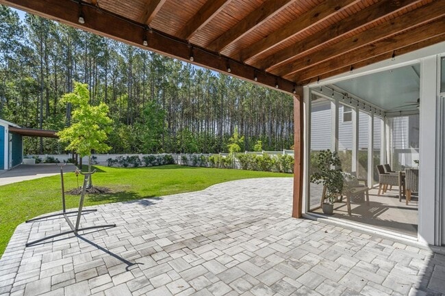 Building Photo - Better than new 4 bedroom + office on larg...