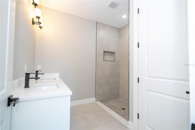 Building Photo - 70 McDill Dr