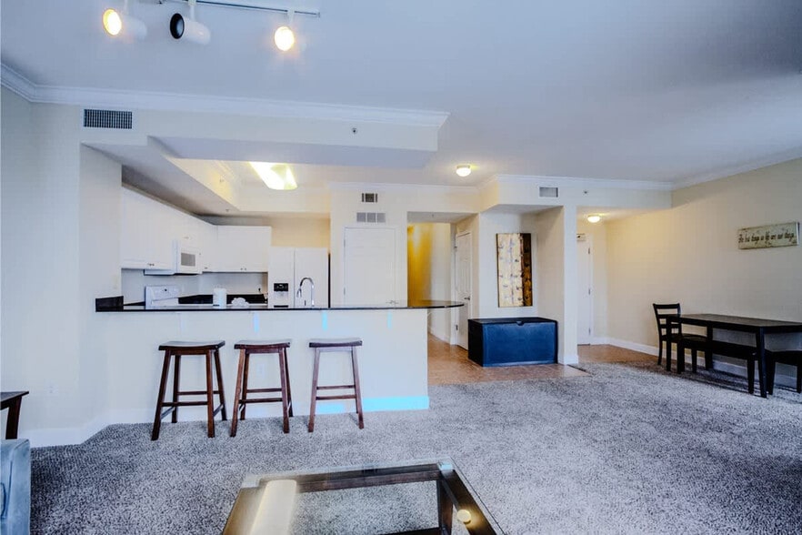 Building Photo - 16819 Front Beach Rd