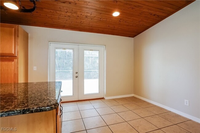 Building Photo - 15860 Willoughby Ln