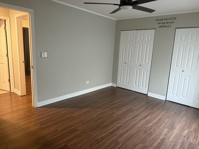 Building Photo - 9S180 Lake Dr