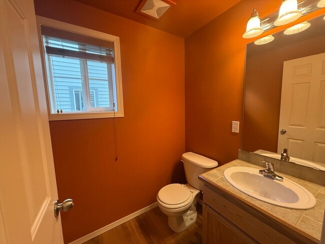 Building Photo - Greenlake Townhome