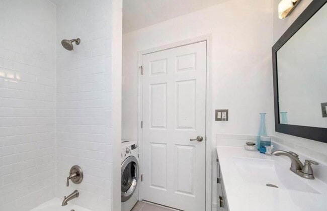 Building Photo - 986 Smith Ave