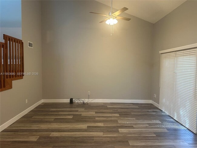 Building Photo - 458 SE 14th St