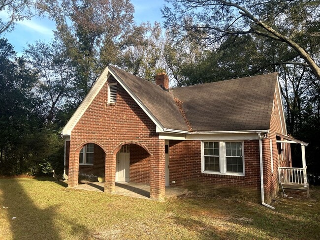 Building Photo - Move-In Ready Home with Spacious Backyard & Prime Location