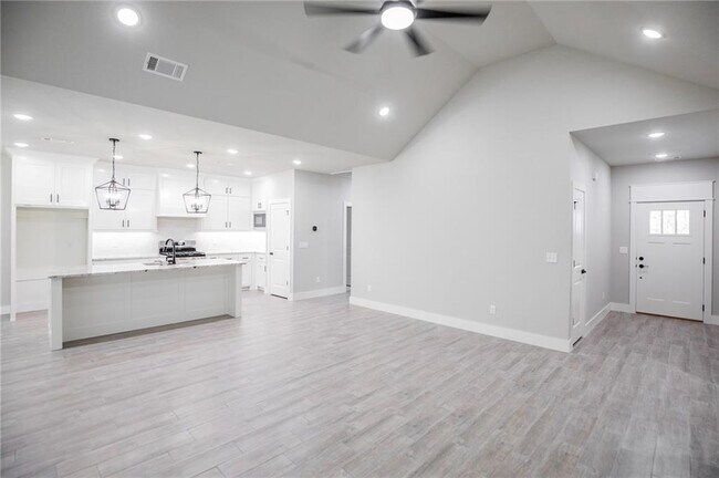 Building Photo - 14 Kinloch Dr