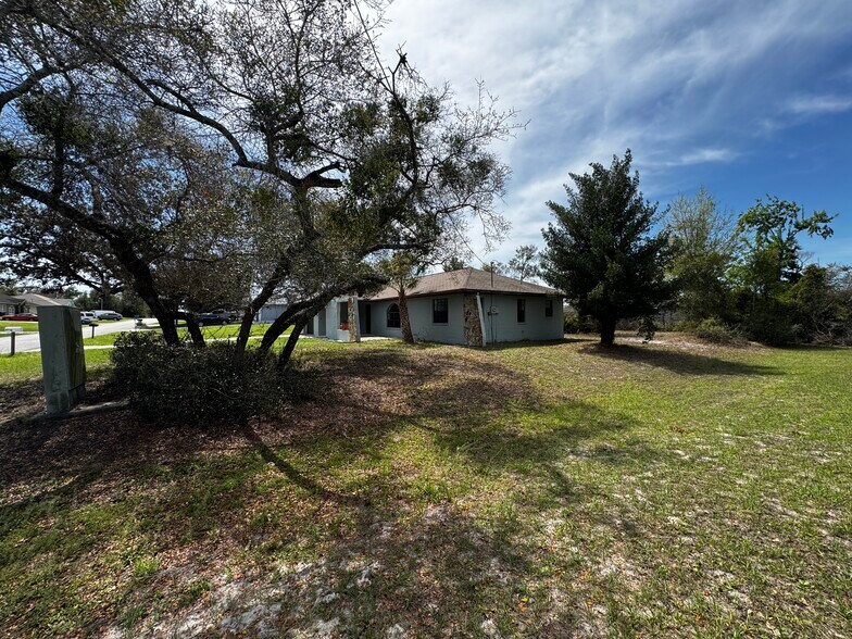 Building Photo - 1065 Altoona Ave