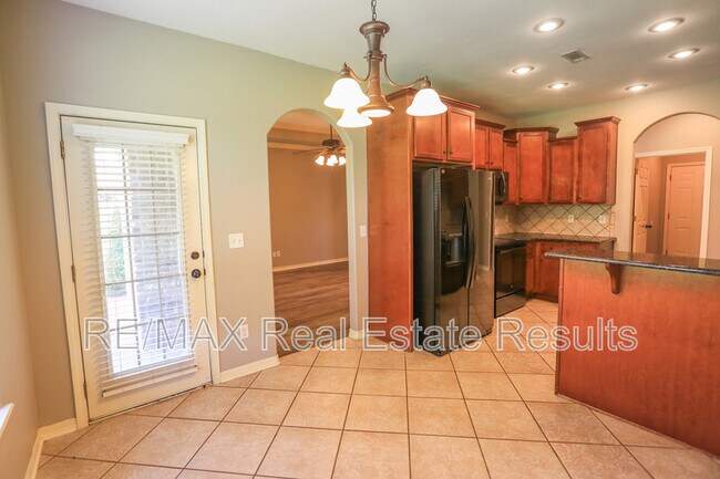 Building Photo - 3104 SW Tunica Ave