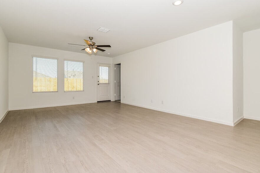 Building Photo - 1718 Crossbill St