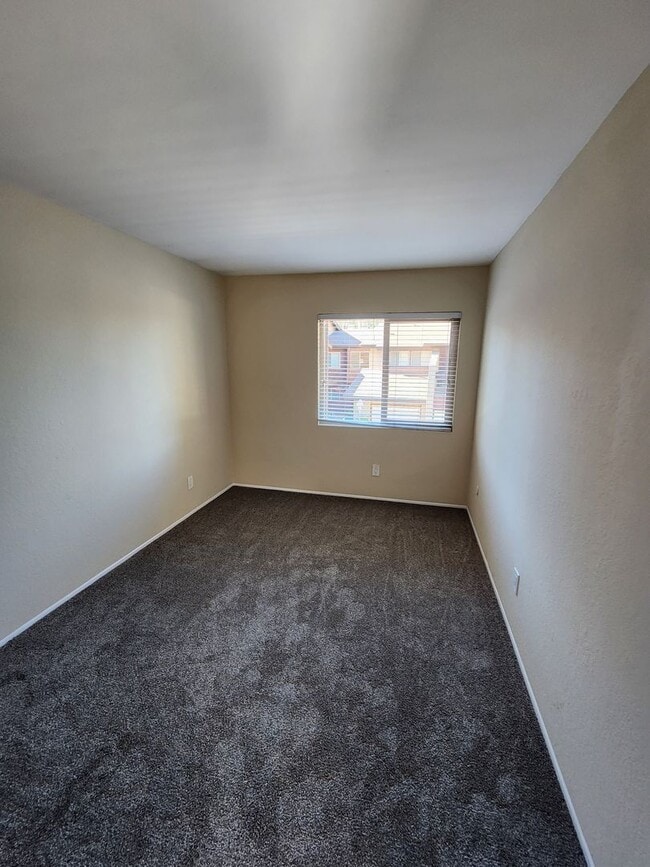 Building Photo - 4 BD/2.5 BA Two Story Townhouse in Timberlane HOA