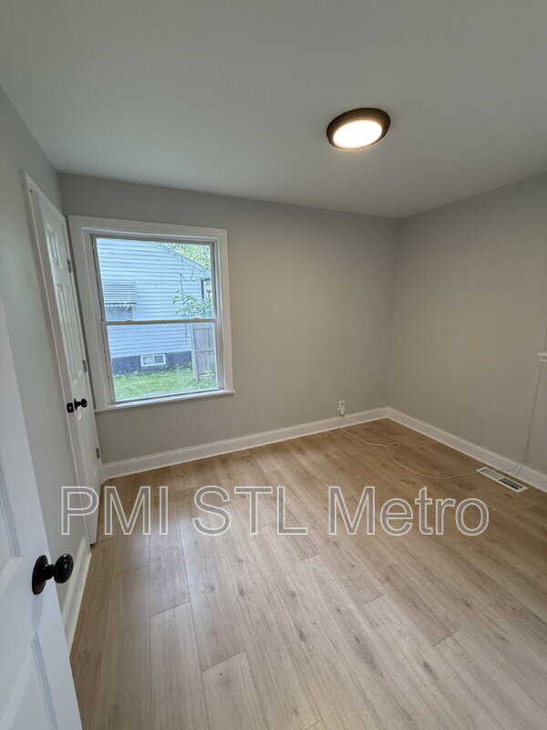 Building Photo - 10432 Balmoral Dr