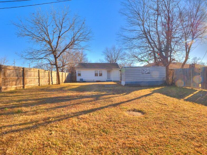 Building Photo - 1127 East 26th Pl N