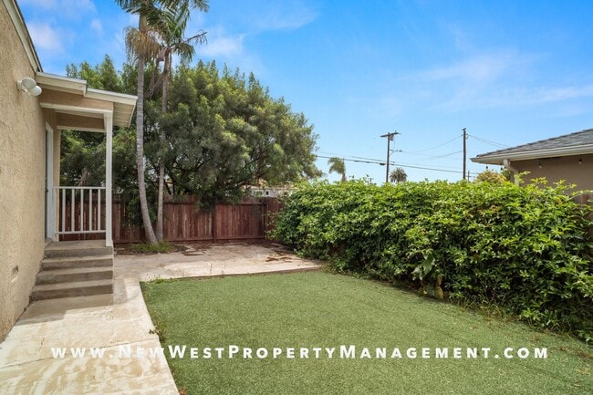 Building Photo - Upgraded Oceanside 3 Bedroom, Available Now! Small Pet OK!