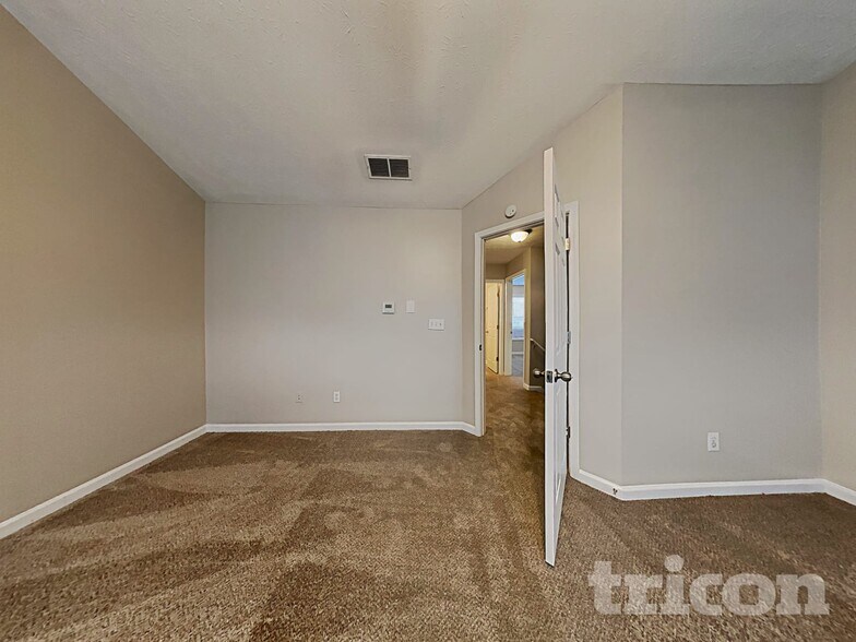 Building Photo - 722 Clairidge Oak Ct