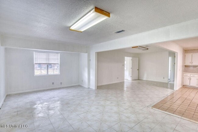 Building Photo - House for Rent